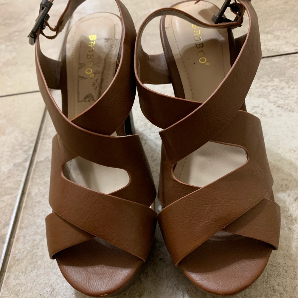 Tan heels 🛑 - Picture 3 of 7